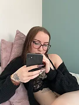 Ellie Whitfield online show from July 8, 1:24 pm