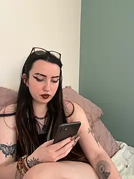 Ellie Whitfield online show from July 14, 7:07 pm