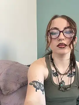 Ellie Whitfield online show from July 3, 2:23 pm