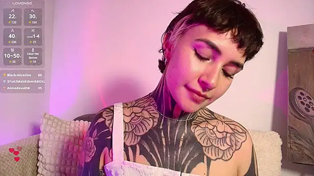 Luana Fiore0 online show from July 24, 9:22 pm