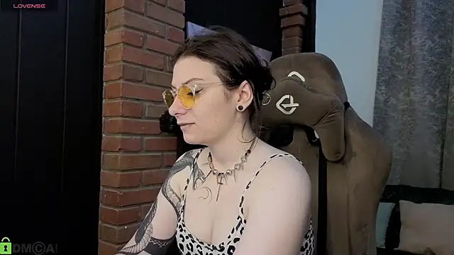 Bella Stink online show from July 3, 1:11 am