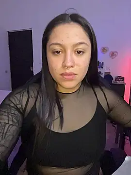 Lilyhotson online show from July 27, 9:45 pm