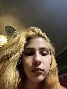 amandablonde49 online show from July 12, 9:37 pm