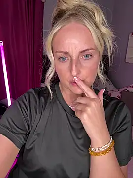 SexySophiex online show from July 25, 11:45 pm