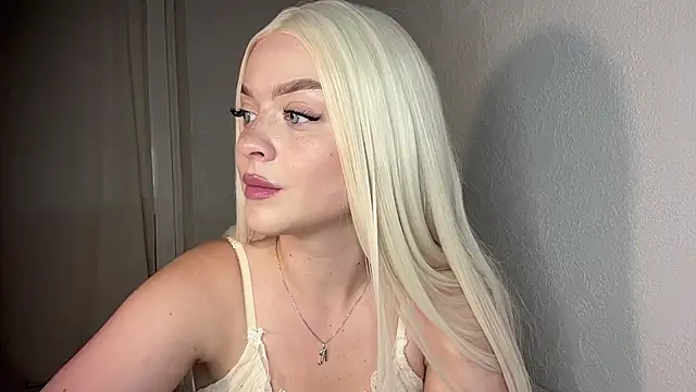ElsaJeanX online show from July 28, 3:21 pm