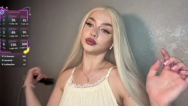 ElsaJeanX online show from July 29, 11:43 am