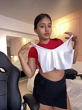 BELLA GAITAN  online show from July 24, 11:08 am