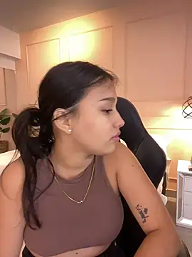 BELLA GAITAN  online show from July 25, 11:17 am