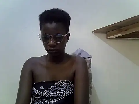Africanpettite3y online show from July 28, 9:14 pm