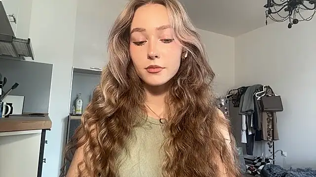 ShyandSkinnyAlice online show from July 25, 1:18 pm