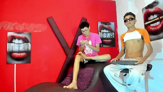 PRETTY LOVERS1 online show from July 12, 1:50 am