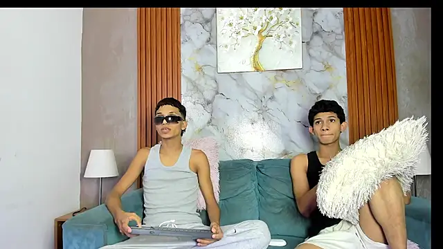 PRETTY LOVERS1 online show from July 23, 1:58 am