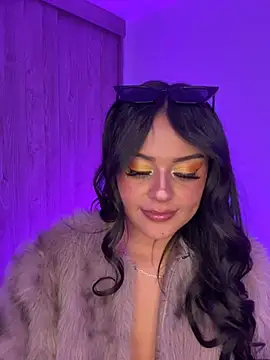 sofiaqueen   online show from July 17, 1:21 am