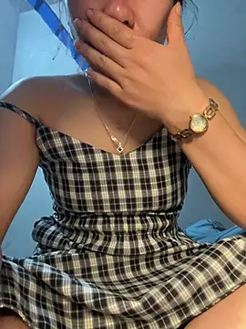 ly-laxxx online show from July 26, 2:25 pm