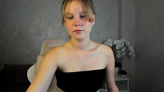 Peggy Hun1t online show from July 19, 9:22 am