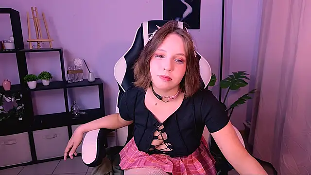NellyDrew online show from July 26, 9:39 am