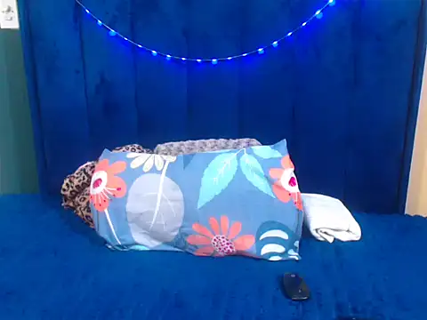 TinyTroubleXXXXX online show from July 27, 7:33 pm