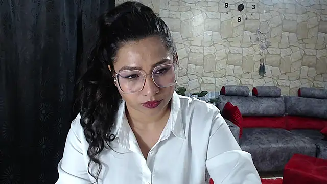 Almaluna online show from July 7, 3:15 pm