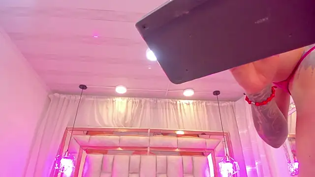 Francesca Skuirt online show from July 25, 2:18 am