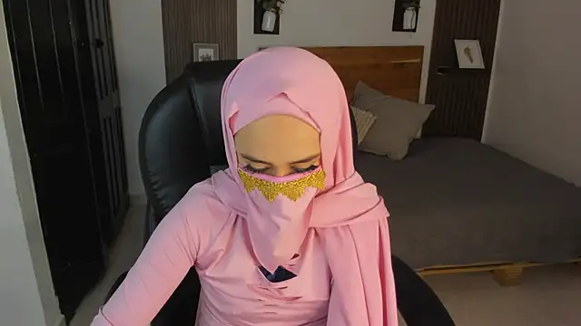Safiya   online show from July 16, 11:59 am