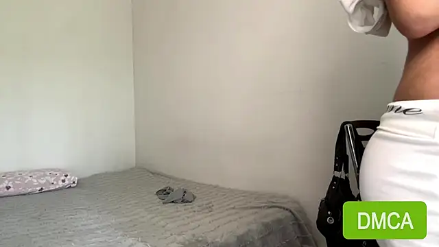 JuliaPierce online show from July 26, 2:25 pm