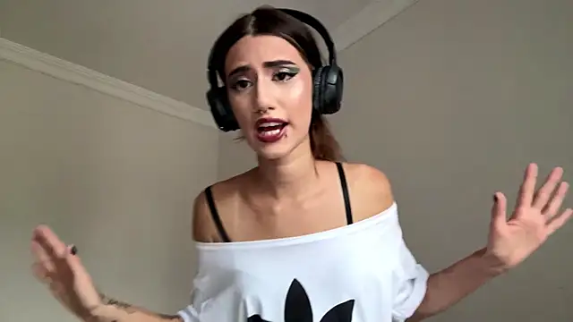 JuliaPierce online show from July 8, 3:36 pm