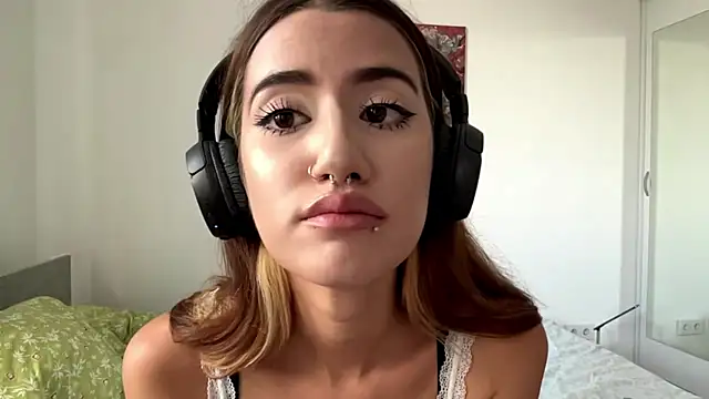 JuliaPierce online show from July 14, 2:00 pm