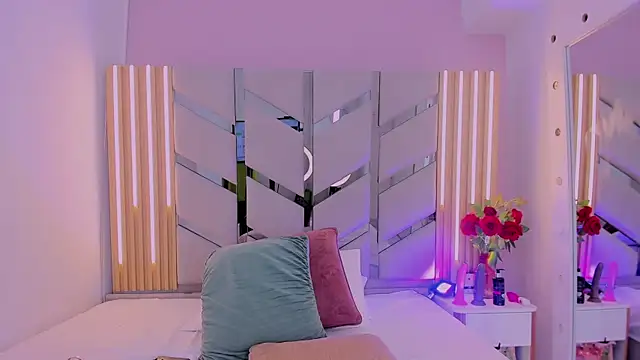 EmilyCruz- online show from July 9, 5:26 pm