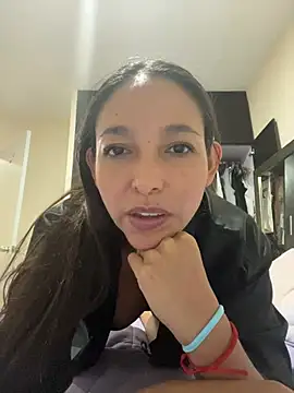 oliviakatt online show from August 10, 2:48 am