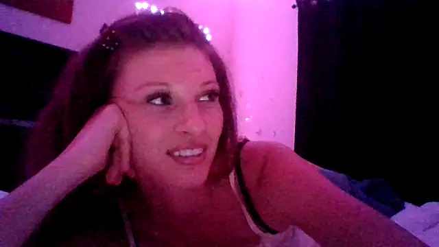 LuciousItaliaaa online show from July 14, 6:40 am