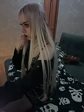 Sindy-Lou online show from July 17, 9:40 pm
