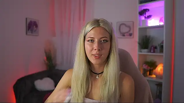 EmilySwann  online show from July 26, 6:48 pm