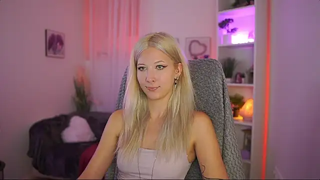 EmilySwann  online show from July 16, 6:34 pm