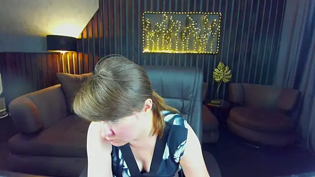 AlexaAmour online show from July 22, 11:00 am
