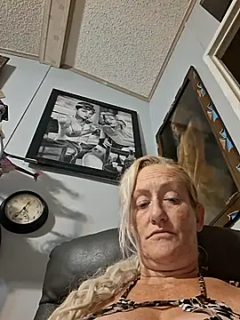 GoldieRoxxIt8808 online show from July 30, 10:16 am