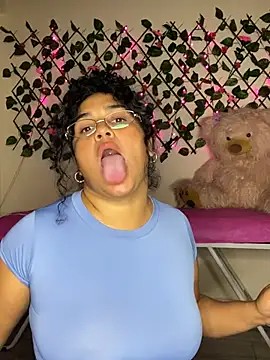 taylor honeey online show from July 28, 2:13 pm
