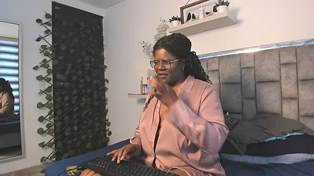 GIGI CAMPBEL online show from July 28, 3:21 pm