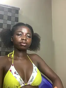 petiteebonyxx online show from July 20, 9:15 pm