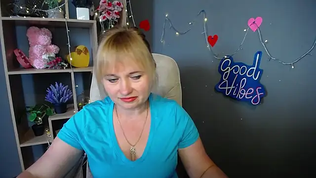 KiraSmiling online show from July 26, 6:21 am