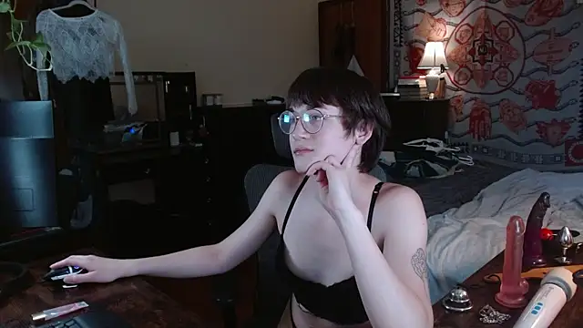 DecemberHoliday online show from July 14, 6:56 pm