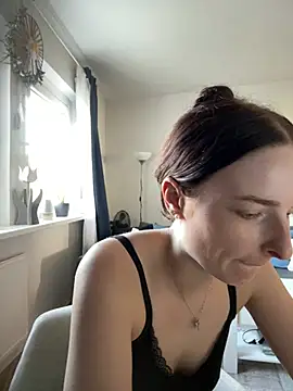 Snowhiite online show from August 2, 4:54 pm