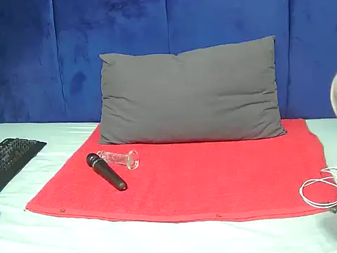 Serafyynxo online show from July 23, 4:20 am
