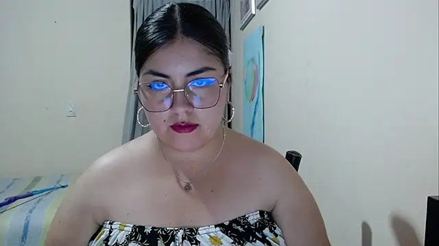 Alejaa 33 online show from July 20, 2:41 pm