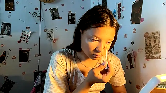 EvitaHibbets online show from July 28, 7:39 am