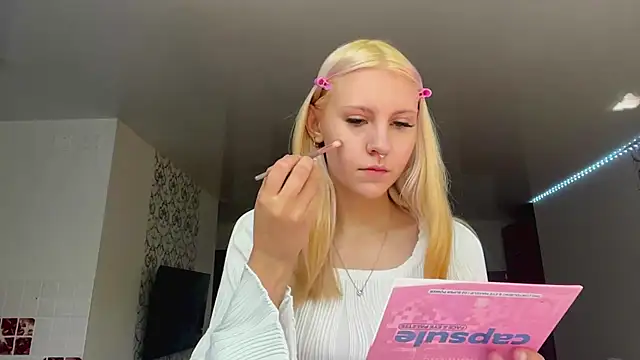 LanaLivee online show from July 15, 10:09 am
