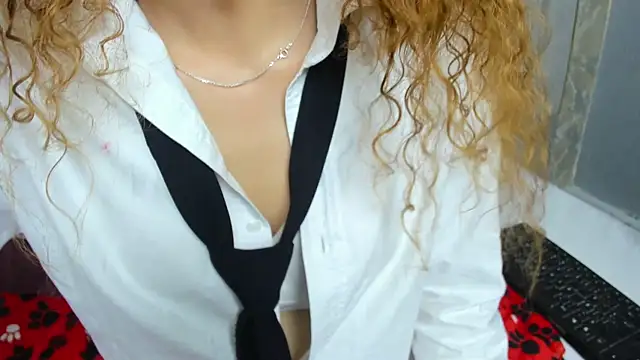 LilyNoir  online show from July 28, 6:20 pm