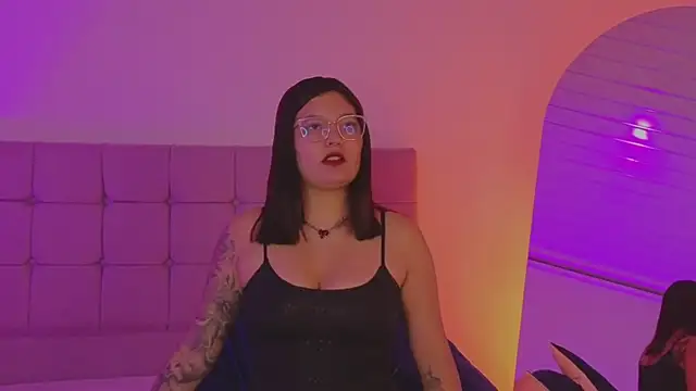 holly05  online show from July 22, 3:18 am