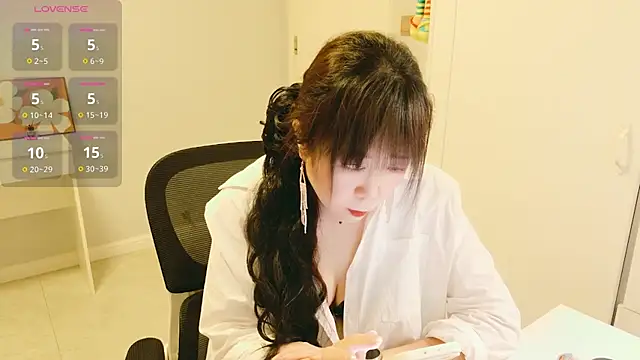 XantheBloom online show from July 28, 2:13 pm