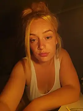 SweetbutKirstyx online show from July 24, 12:19 am