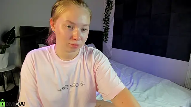 Coraline Clark online show from July 26, 9:28 am